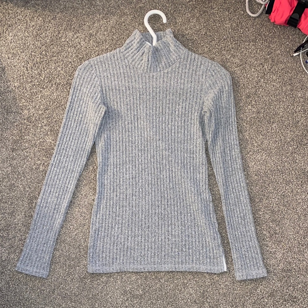 Aritzia Wilfred Grey Turtle Neck Size Small - Perfect Condition